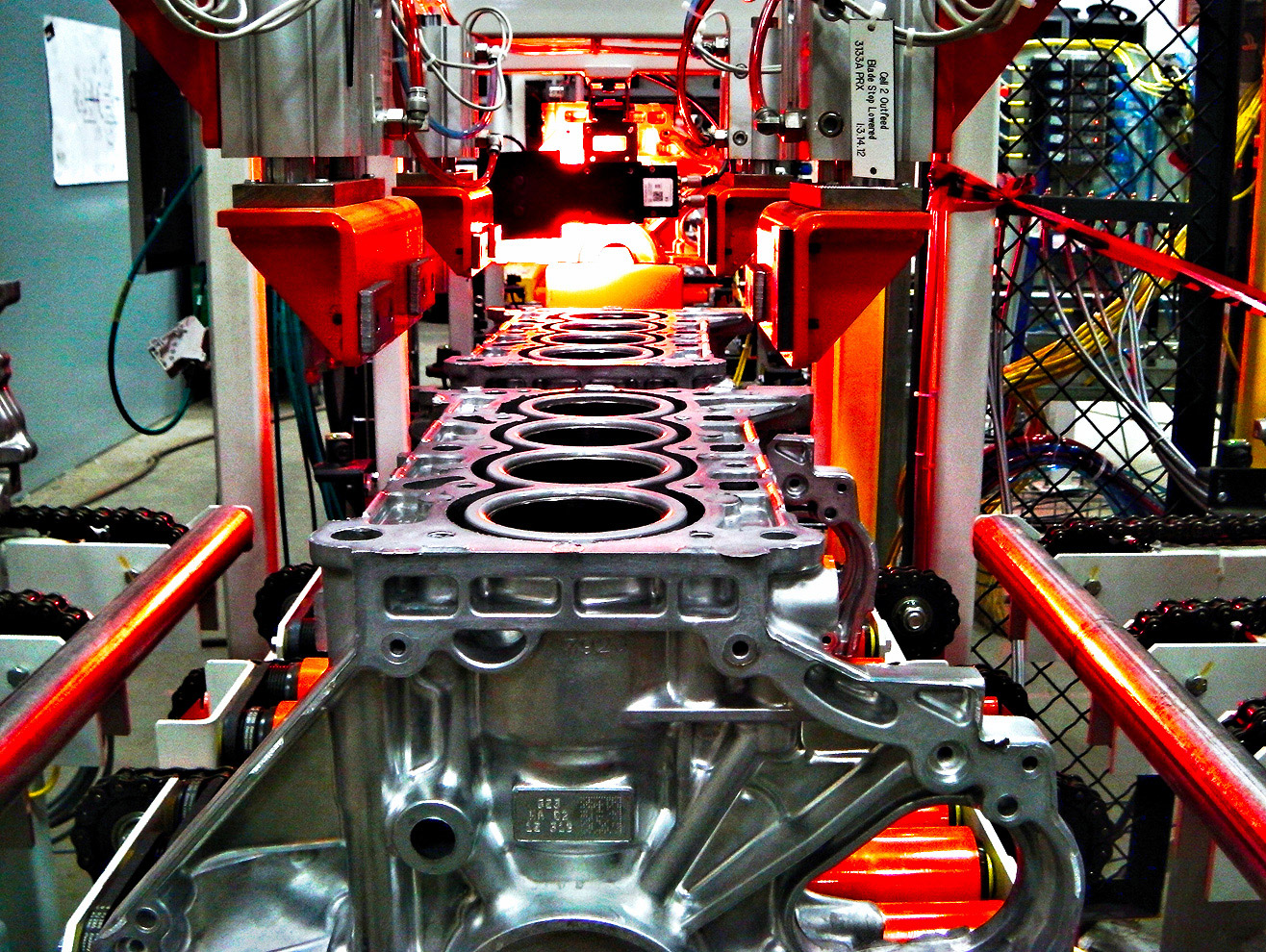 Casting methods. High Pressure die casting. Casting process. Metal casting.
